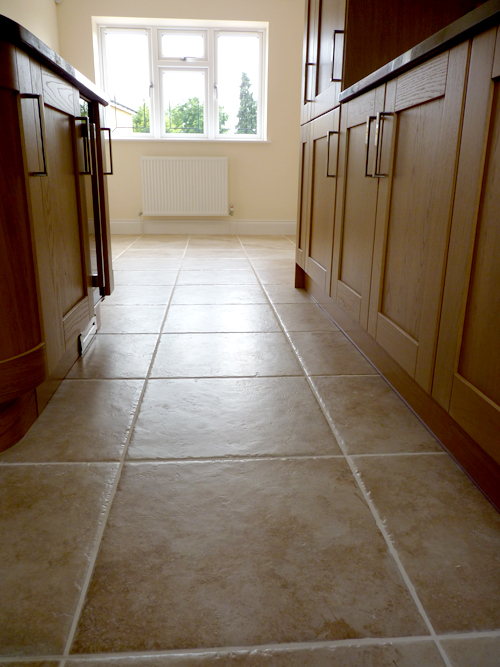 new-fitted-kitchen-tiling-finishing